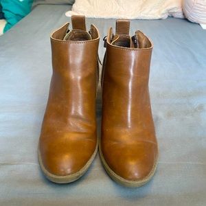 DV by Dolce Vita brown heeled booties. Size 7